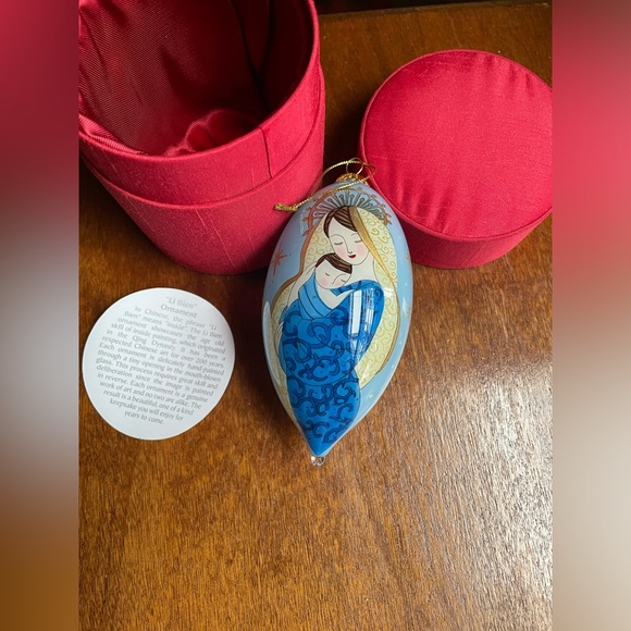 2011 Pier 1 Li Bien Mary and Jesus Teardrop Handpainted Glass Christmas Ornament - Picture 1 of 7